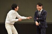 「NON STYLE BEST LIVE TOUR in 東京～過去のネタから新ネタまで～」の様子。