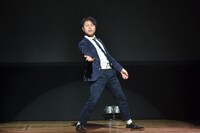 井上のソロステージの様子。