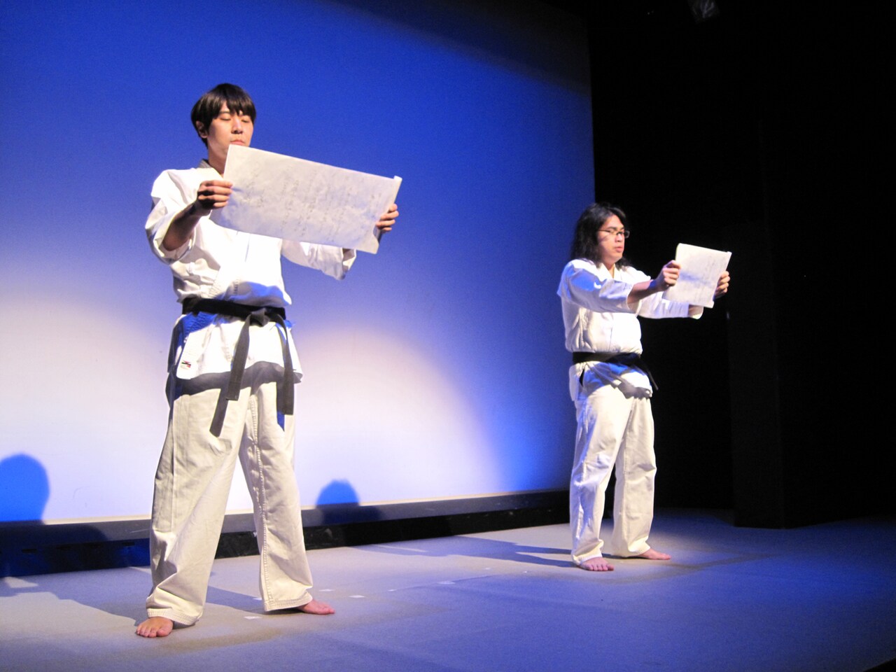 ロッチ10年間の集大成、単独ライブ「ダイヤクローバー」で新作7本披露