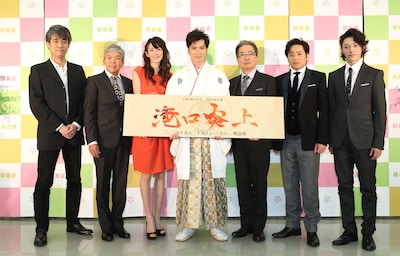 舞台「滝口炎上」の制作発表に出席した村上ショージ（左から2人目）ら。（撮影：宮川舞子）