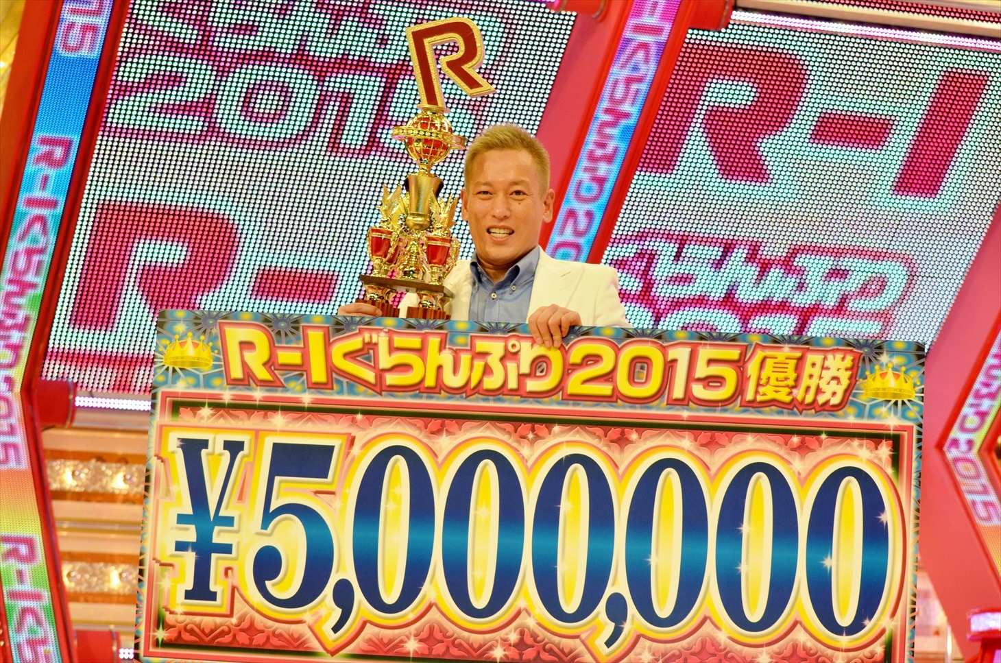 「R-1ぐらんぷり2015」で優勝したじゅんいちダビッドソン。