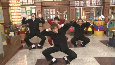 「しくじり先生」から誕生した「しくじり体操」を踊る、織田信成（手前）と、（後列左から）平成ノブシコブシ吉村、オードリー若林、ハライチ澤部。(c)テレビ朝日