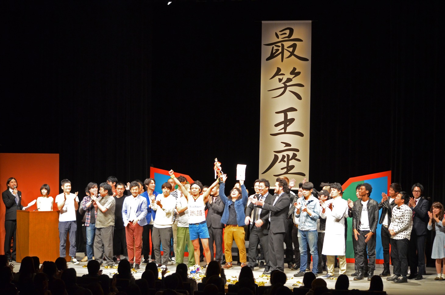 「最笑王座決定戦」決勝の様子。
