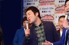 イチオシギャグ「OH～！」を披露する和牛・水田。