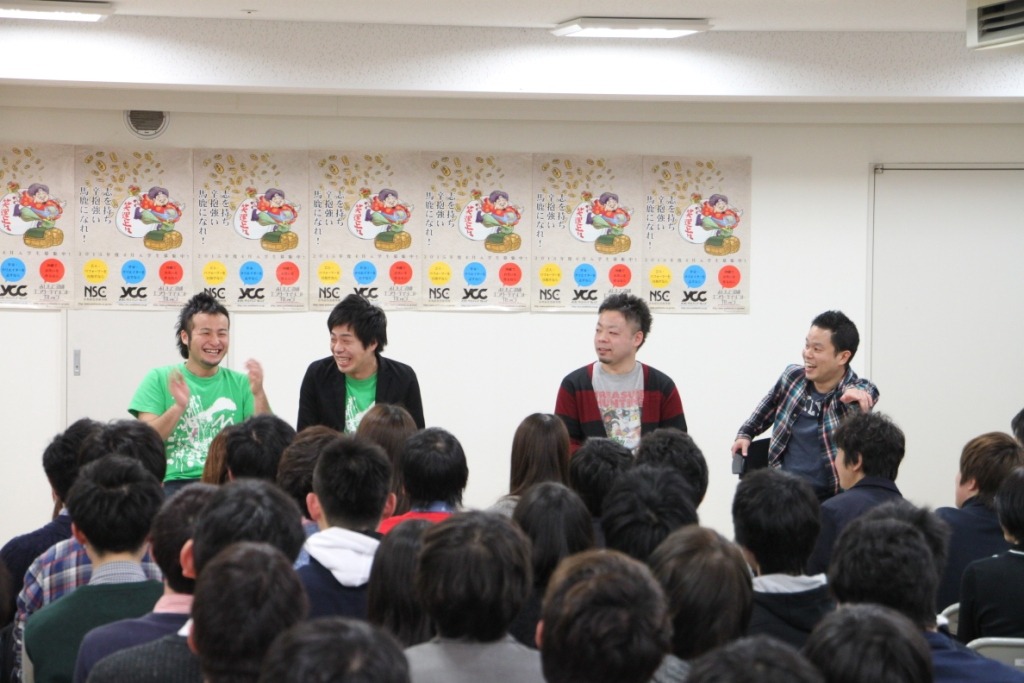 NSC大阪校とYCC大阪校の合同入学説明会の様子。(c)吉本興業