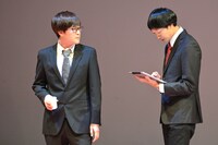 コント「プリクラ」のワンシーン。