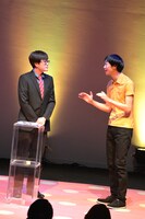 コント「GIRL」のワンシーン。