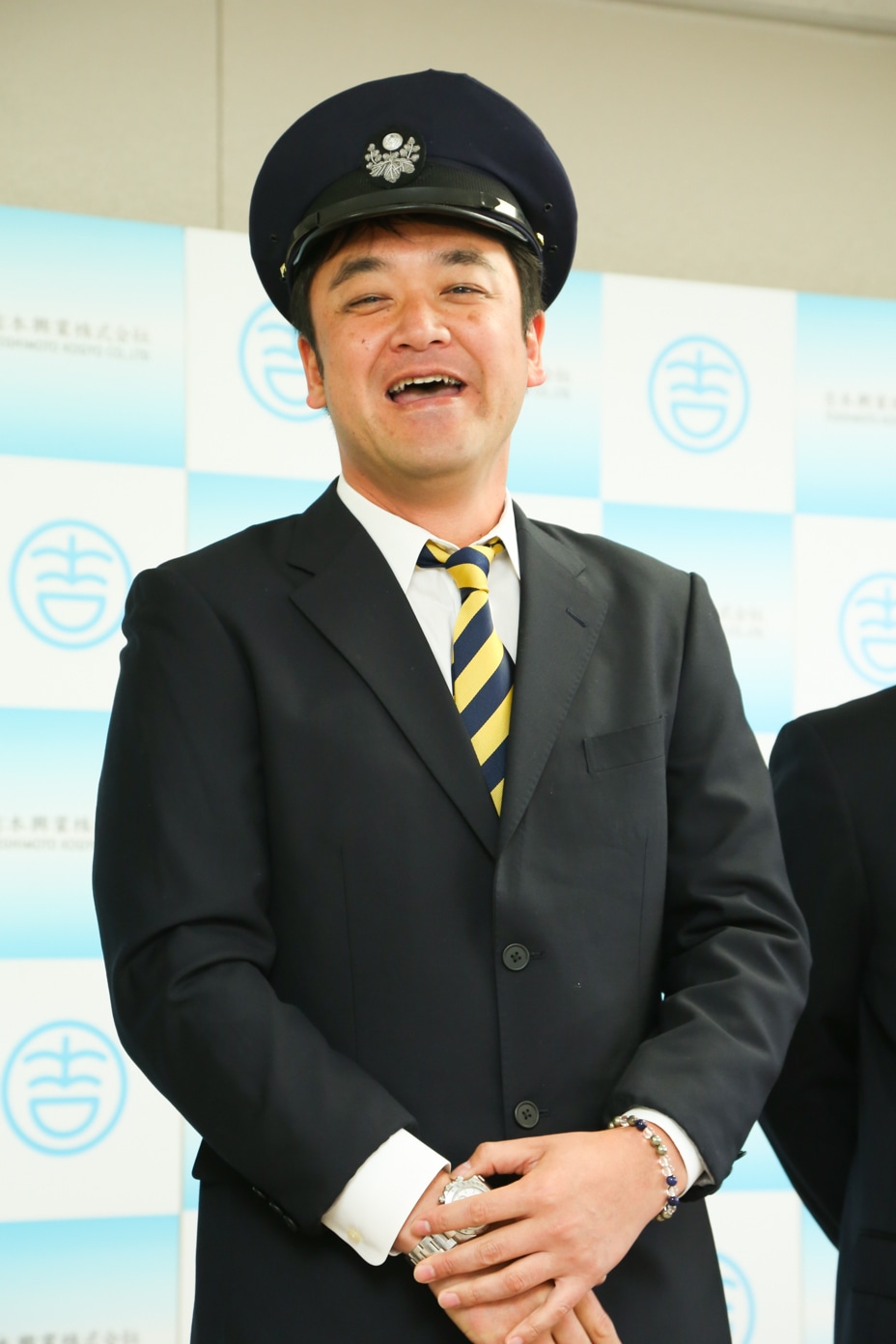 「ノンストップコメディ 出発進行！言うこと機関者」会見に登場したたむらけんじ。(c)吉本興業