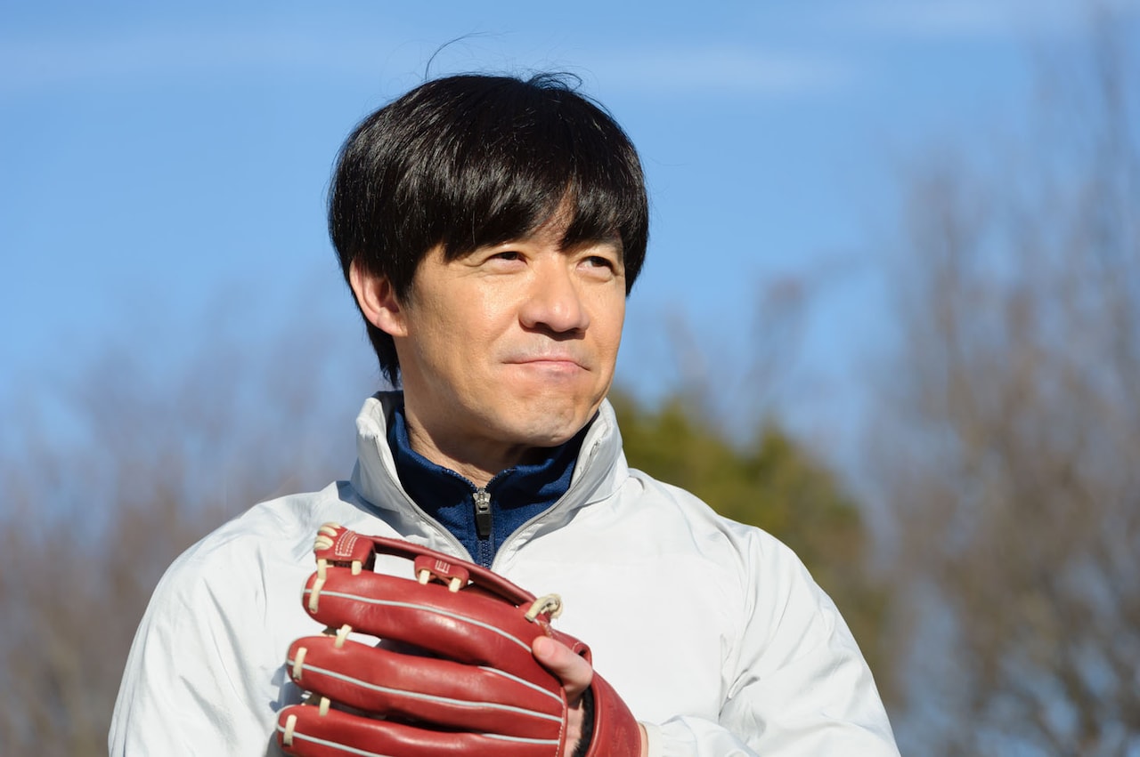 全力で撮影しています！内村光良連ドラ、青空に映える主人公ロケ写真公開