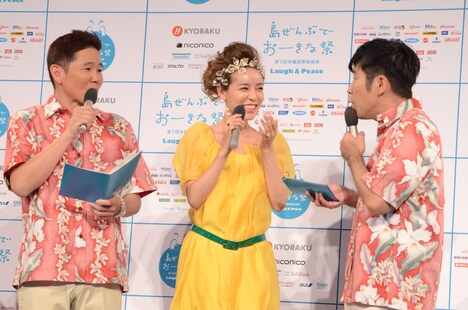 大沢ケイミ（中央）の発言にたじろぐガレッジセール。