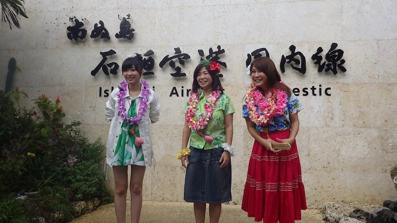 「旅ずきんちゃん~指原参戦!スペシャル旅」に出演する(左から)指原莉乃、オアシズ大久保、はるな愛の女性チーム。(c)CBC