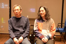 「オイコノミア」会見に登場した浅田義久氏、ピース又吉。（左から）