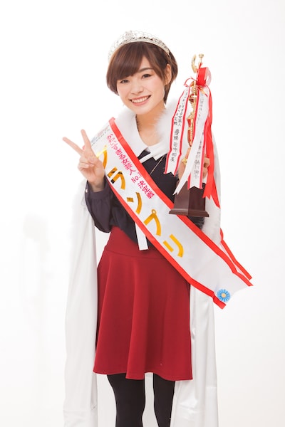 「第3回 かわいすぎる女芸人No.1決定戦」優勝者の安田由紀奈。