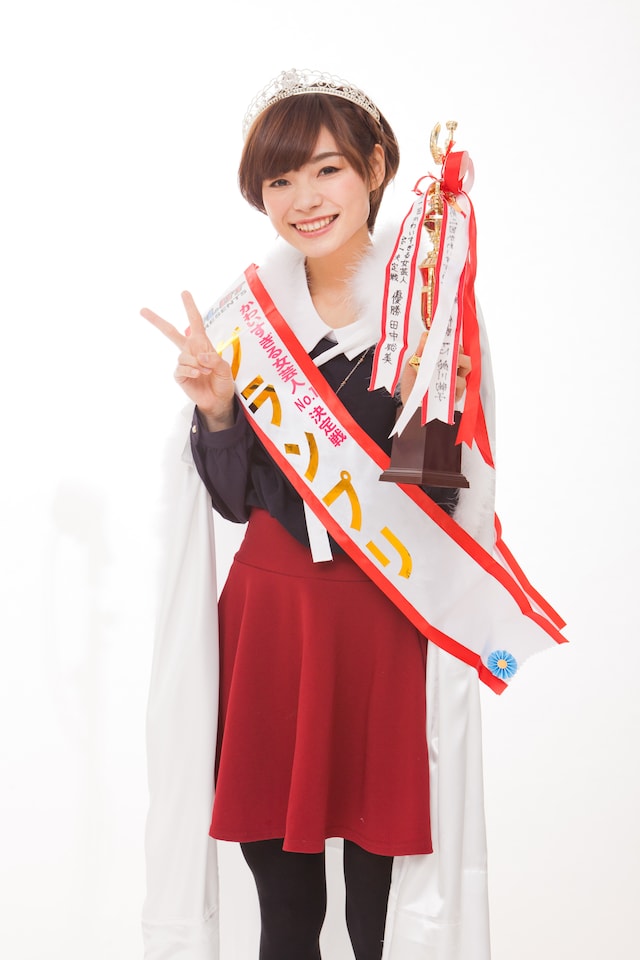 「第3回 かわいすぎる女芸人No.1決定戦」優勝者の安田由紀奈。