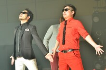 （手前左から）オリエンタルラジオ中田、8.6秒バズーカーはまやねん。