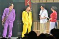 「吉本新喜劇 in 日本女子博覧会」のワンシーン。