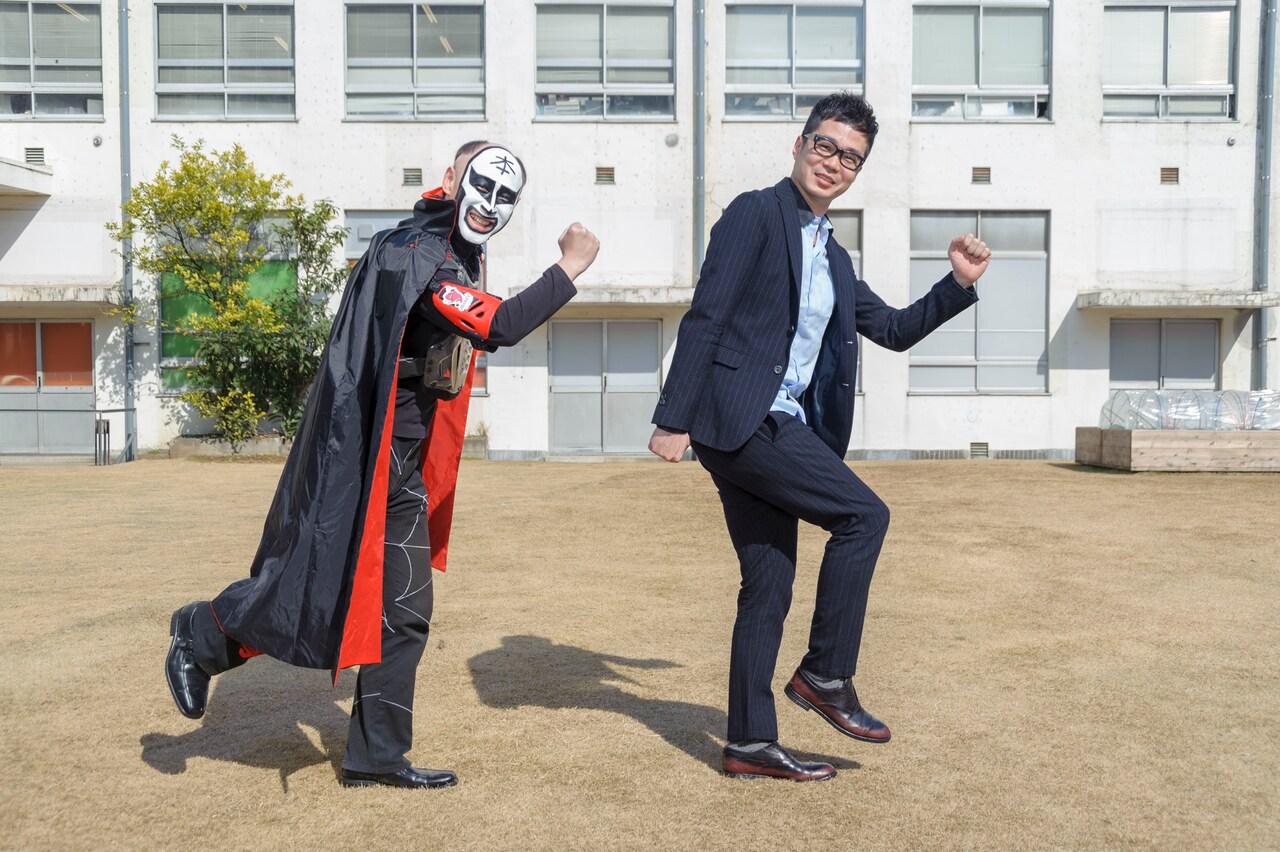 鉄拳がイラスト担当した共著第2弾、合宿経て描き上げる