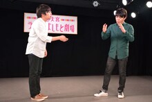 さいたま名物「豆腐ラーメン」をテーマにコントを披露する犬の心。