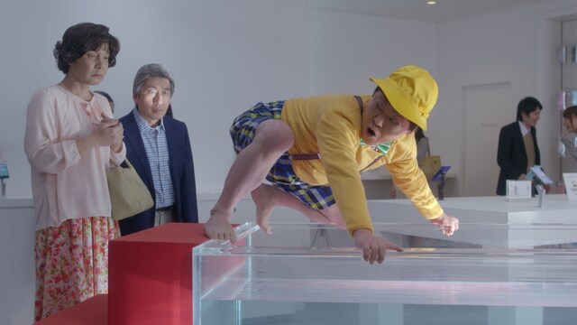 ソフトバンクのテレビCM「白戸（しらと）家」シリーズの「熱湯編」に出演するダチョウ倶楽部。