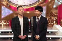 「第45回 NHK上方漫才コンテスト」で優勝したアキナ。(c)NHK