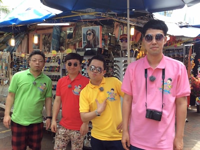 「コヤぶらり in シンガポール」ダイアン西澤、かまいたち山内、ダイアン津田、小籔千豊。（左から）(c)MBS