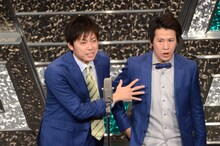 決勝でネタを披露するラフレクラン。