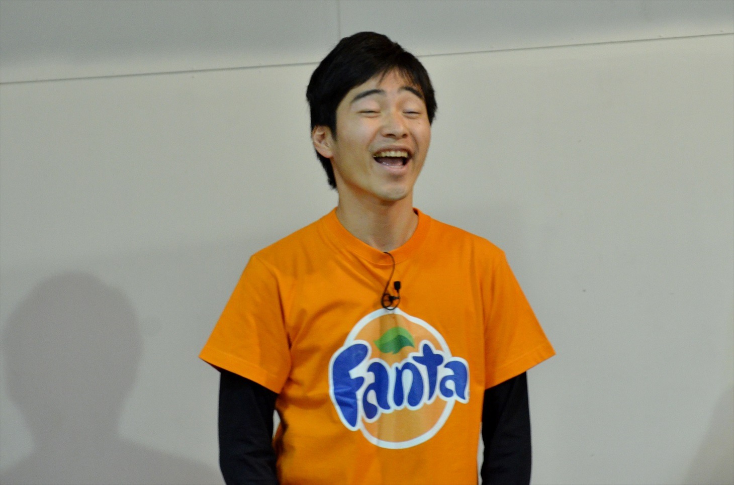 一瞬だけ変顔を見せるジャルジャル後藤。