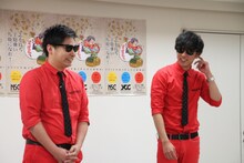 NSC大阪の学院説明会で初講義を行う8.6秒バズーカー。(c)吉本興業