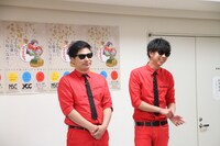 NSC大阪の学院説明会で初講義を行う8.6秒バズーカー。(c)吉本興業