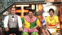 「WADAIの王国」MCのタカアンドトシと笹川友里（TBSアナウンサー）。(c)TBS