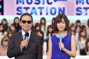 （左から）タモリ、弘中綾香アナ。(c)テレビ朝日