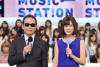 （左から）タモリ、弘中綾香アナ。(c)テレビ朝日