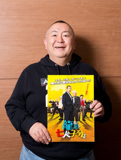 北野武監督の最新作「「龍三と七人の子分たち」について語る松村邦洋。(c)2015「龍三と七人の子分たち」製作委員会