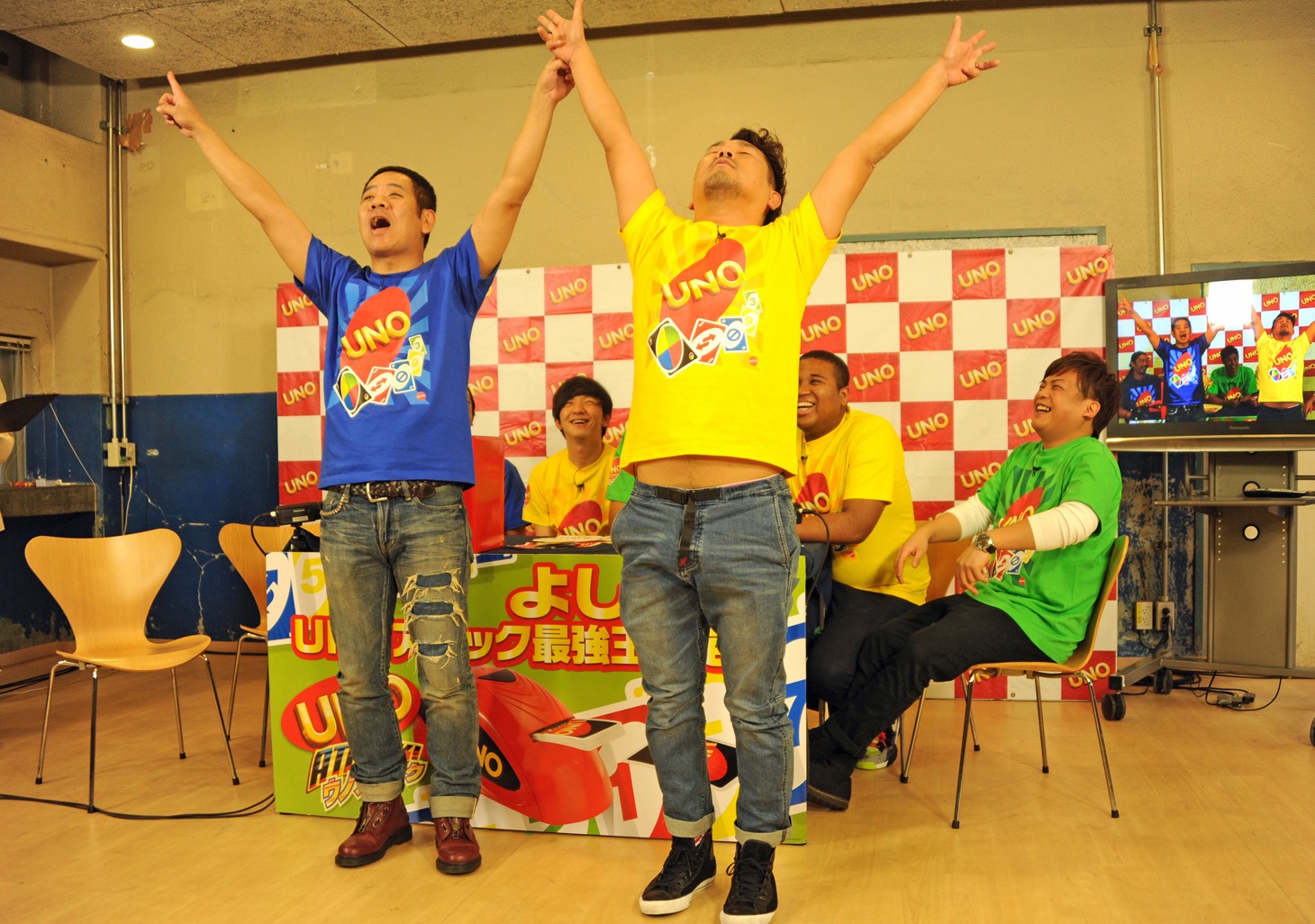 全力で「ラッスン」を披露するFUJIWARA。