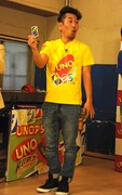 「UNOアタック」を初体験するFUJIWARA藤本。