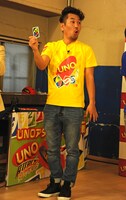 「UNOアタック」を初体験するFUJIWARA藤本。