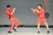 「神戸コレクション 2015 SPRING / SUMMER」にサプライズで登場した8.6秒バズーカー。