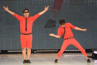 「神戸コレクション 2015 SPRING / SUMMER」にサプライズで登場した8.6秒バズーカー。