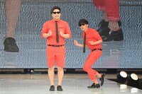 「神戸コレクション 2015 SPRING / SUMMER」にサプライズで登場した8.6秒バズーカー。