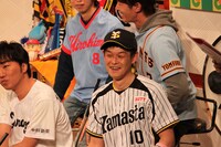 山田スタジアム（中央）(c)関西テレビ