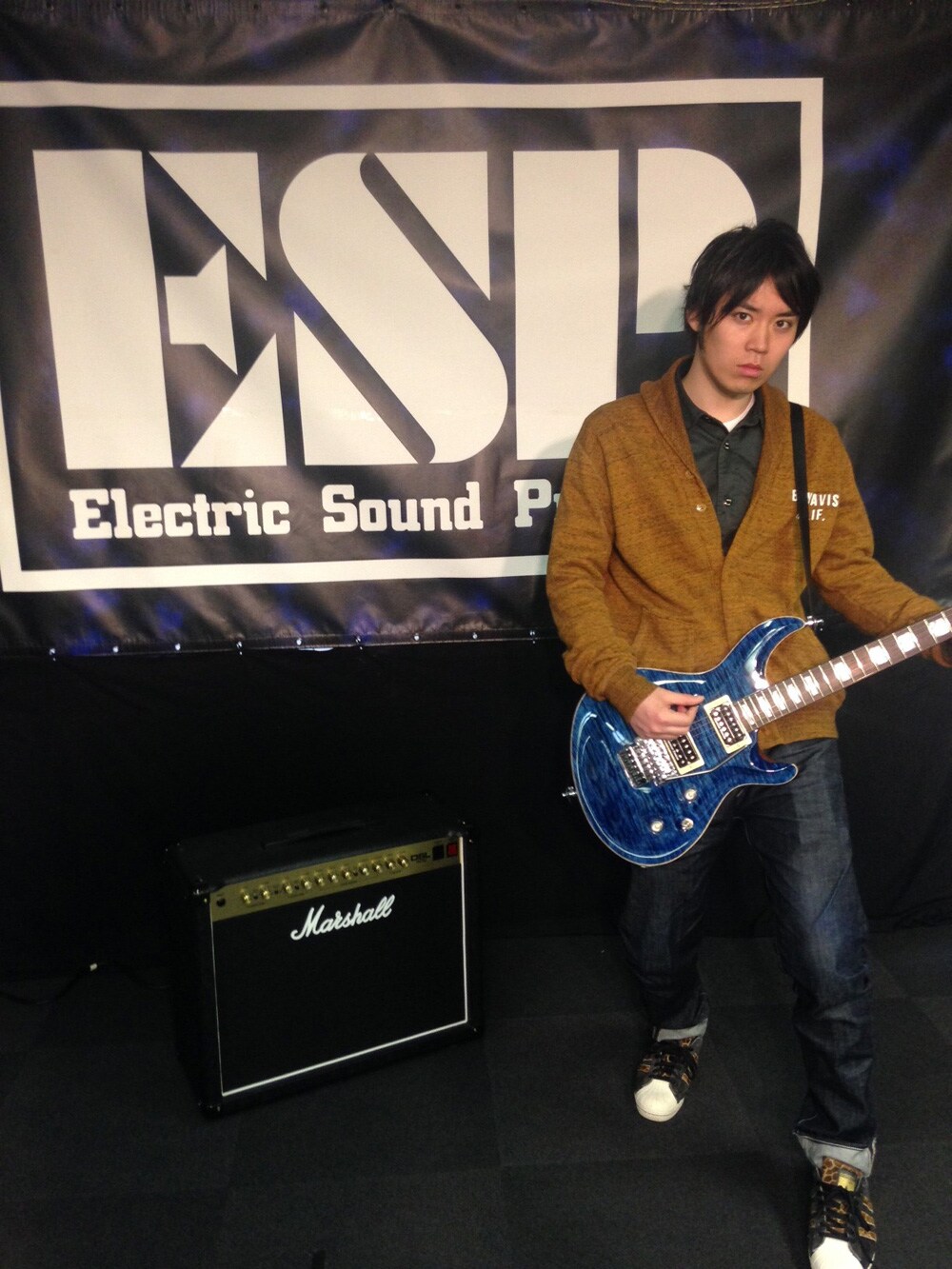 「ギターキッズに夢を与えます!!」クマムシ佐藤、高級ギターでMステ出演