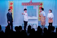 こけら落とし公演のワンシーン。