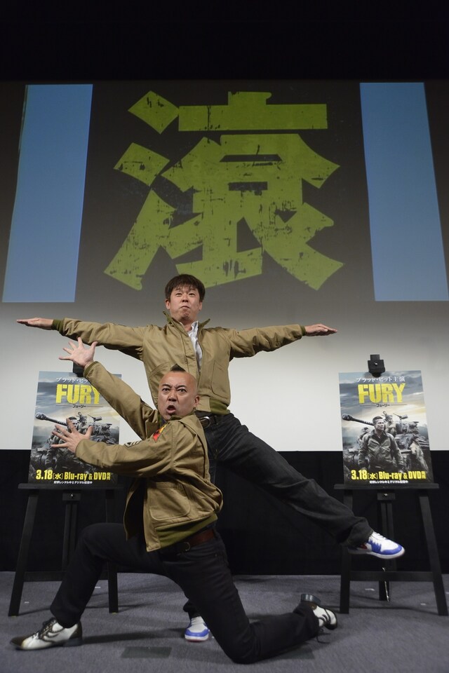 「滾る（たぎる）」の人文字ネタを披露するTIM。