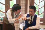 「素敵な選TAXI」に出演するバカリズム（左）と竹野内豊。