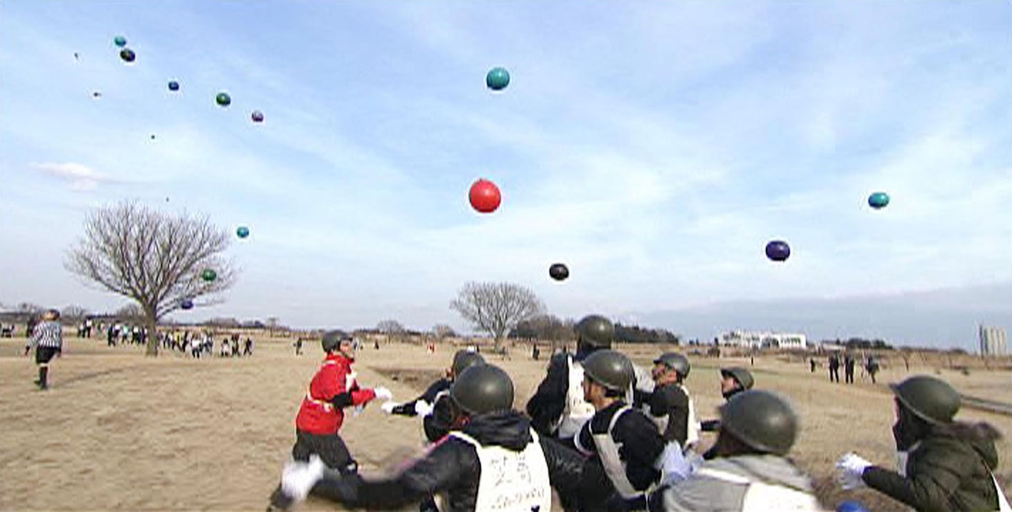 「風船ハンター」のワンシーン。(c)テレビ東京