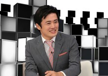 「世の中のありなし発見バラエティ！ シロクロTV」MCの劇団ひとり。(c)関西テレビ