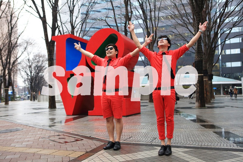 8.6秒バズーカーのナマーシャサンプル。(c)吉本興業
