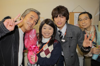 「五つ星ツーリスト～最高の旅、ご案内します!!～」クランクアップの様子。(c)読売テレビ