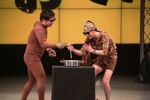 8.6秒バズーカー初単独ライブ「8.6sec BAZOOKAA～なんばグランド花月“史上最速”単独ライブでラッスンゴレライ！～」の様子。(c)吉本興業