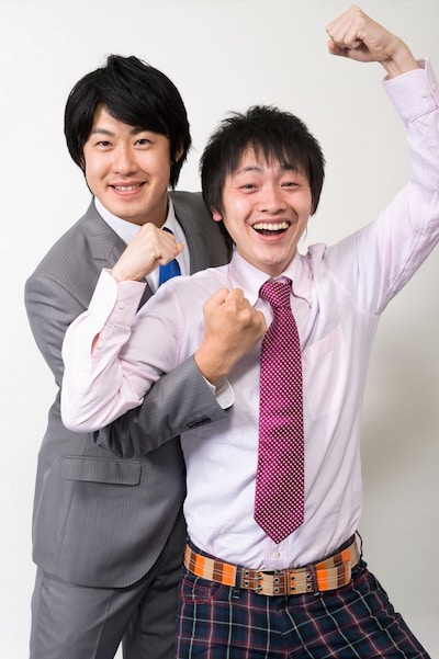 写真はあどばるーん。左から、新山大、小野ますのぶ。